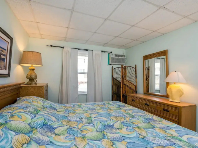 46th St Windjammer 102 1Br Condo