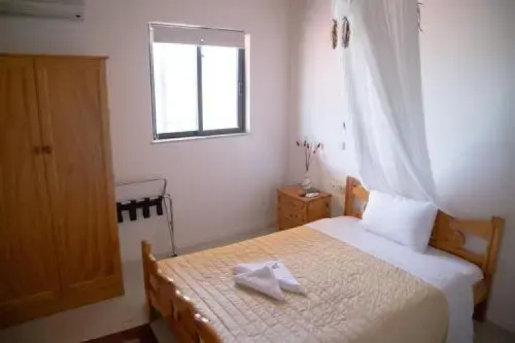 Jo Marinis Rooms