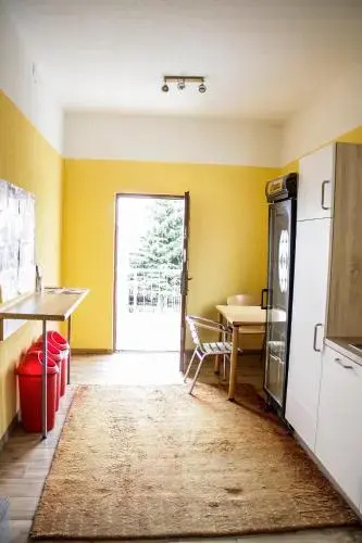 Chicken King's Rooms