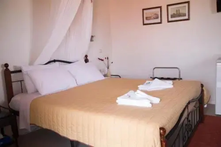 Jo Marinis Rooms