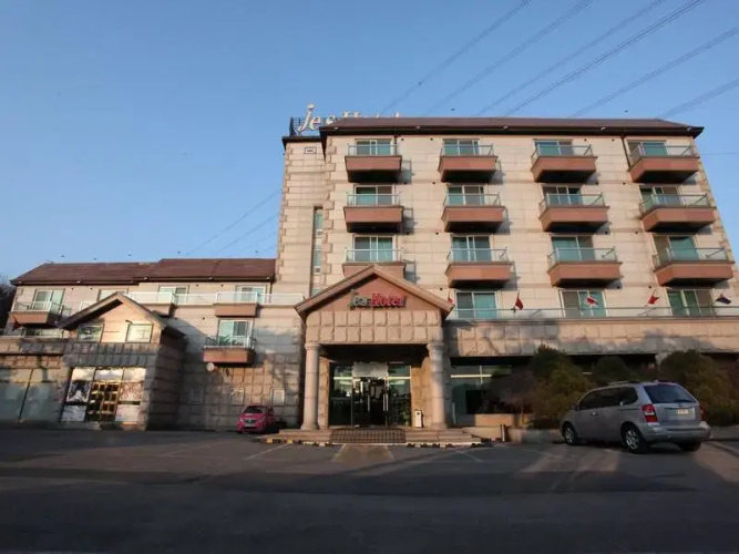 WeolmoonJes Hotel