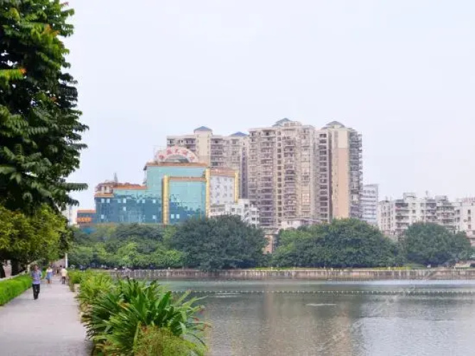 Sea Lake Hotel