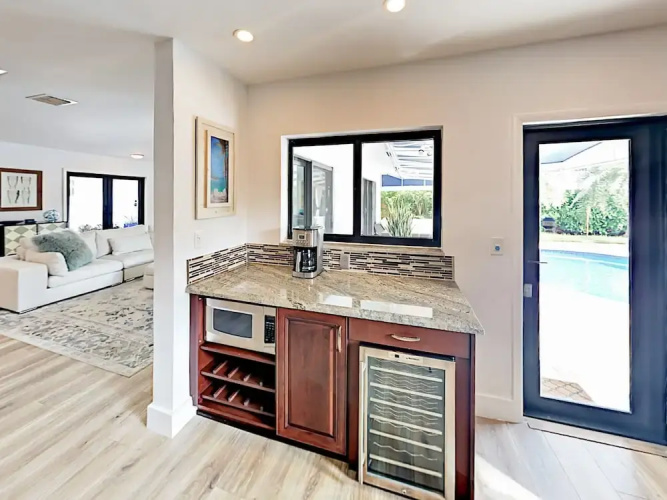 Contemporary - 3 Br Home