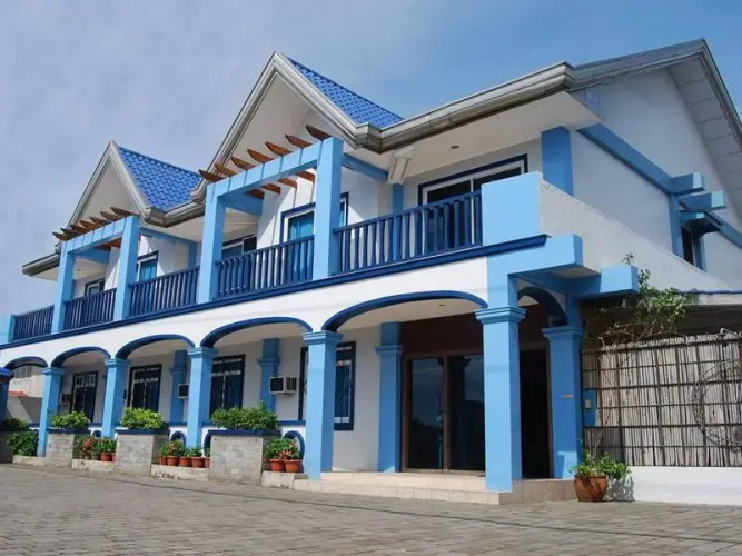 Blue Harbor Inn