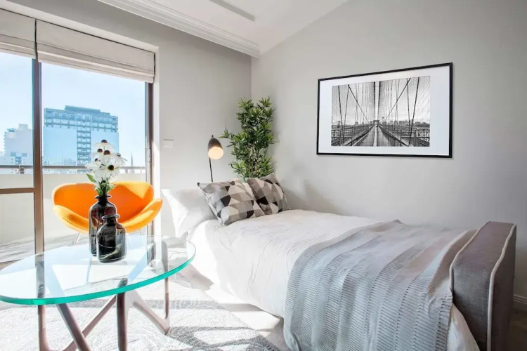 Russell St. Hotel Apartment