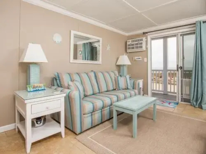 46th St Windjammer 208 1Br Condo