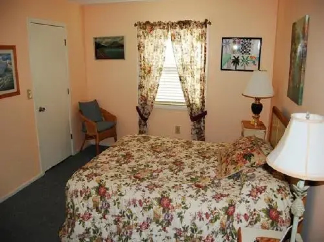 Guest G 61 4 Br Cottage by RedAwning