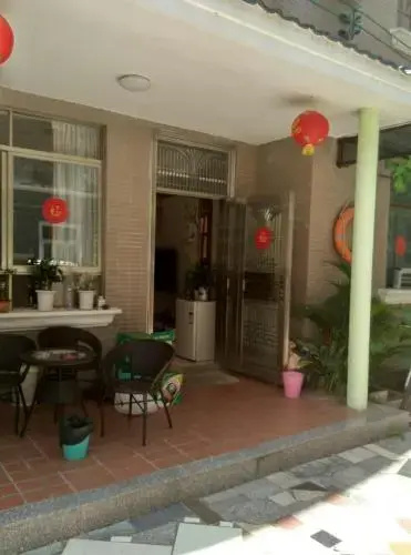 Huofenghuang Hostel