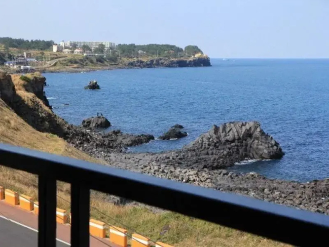 Sea and Sunset Pension