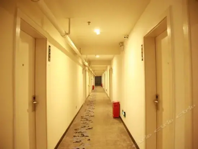 Garnet Crystal Hotel
