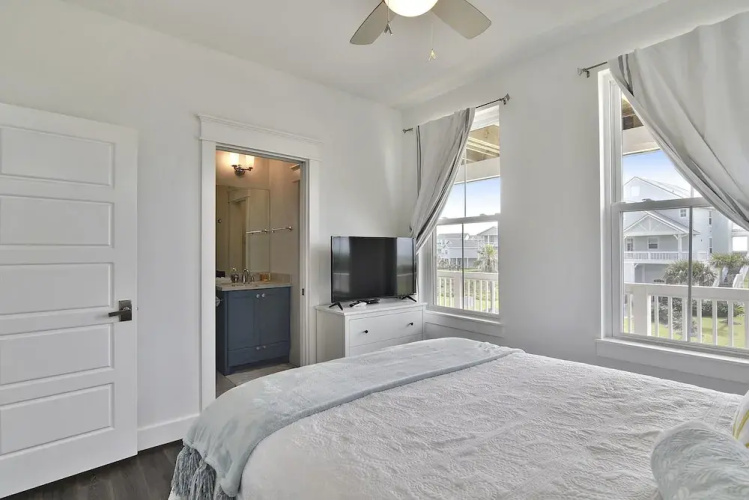 Wine Down by Ryson Vacation Rentals