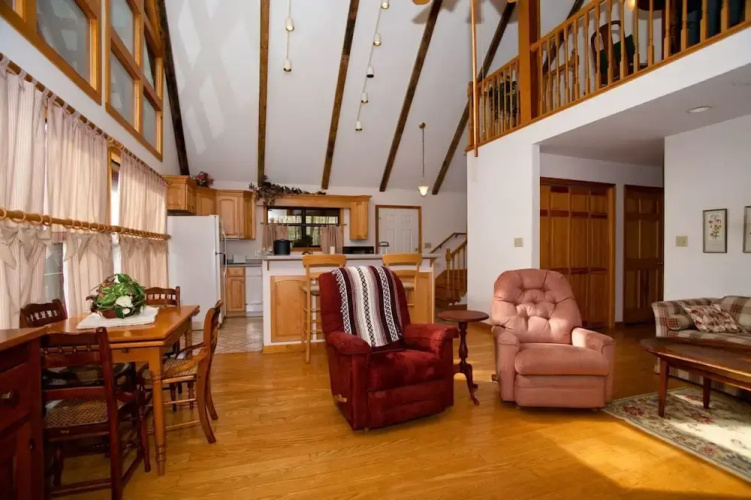 Adams Eden - 2 Br home by RedAwning