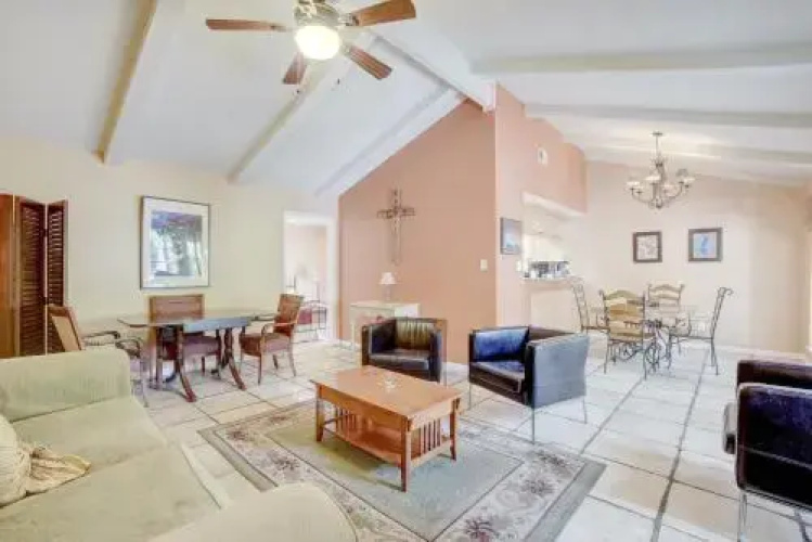 907 E Live Oak St Townhouse Unit 1 and 2