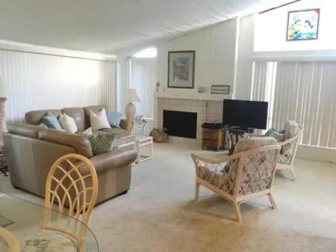 South Sierra - 2 Br Condo