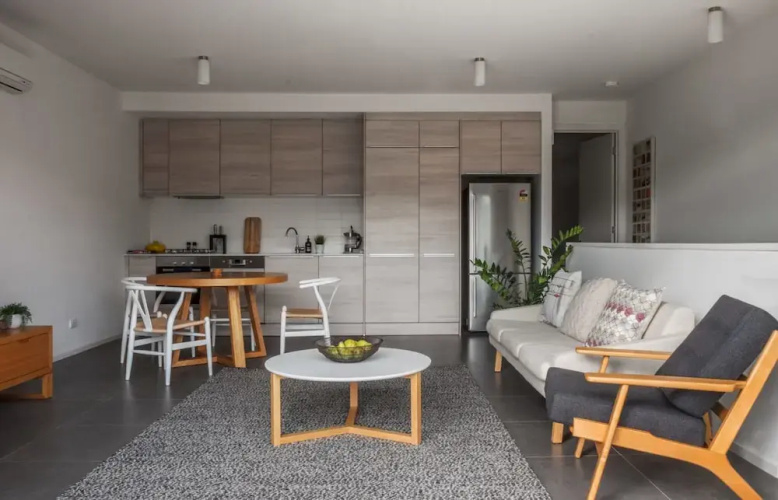 Roomerang at Lakeside Townhouse