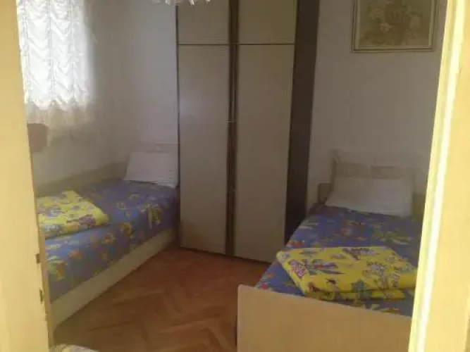Leo Apartment