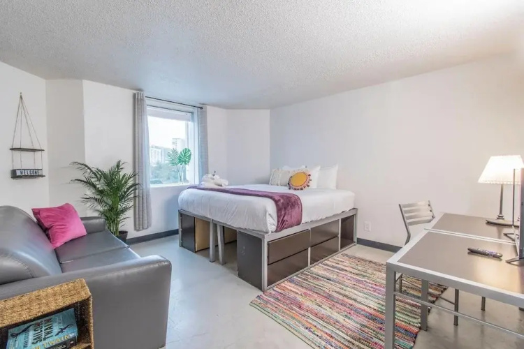 University District Flat + Pool + Gym