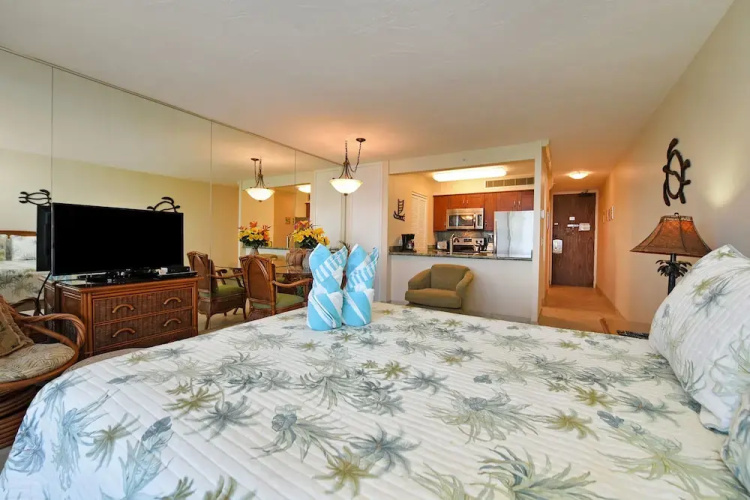 Mahana 713 by RedAwning