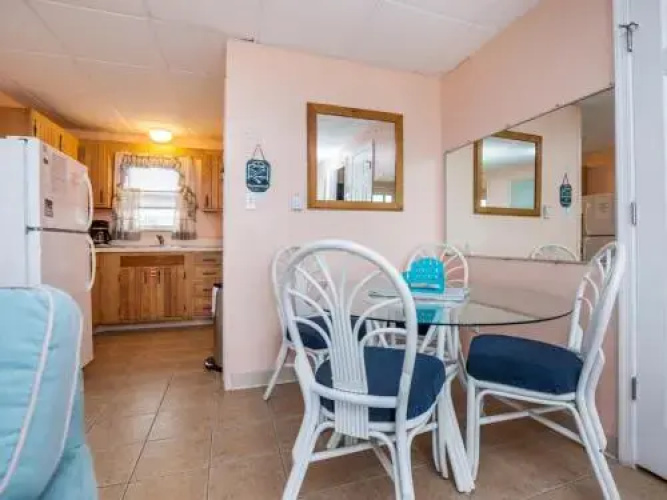 46th St Windjammer 307 1Br Condo