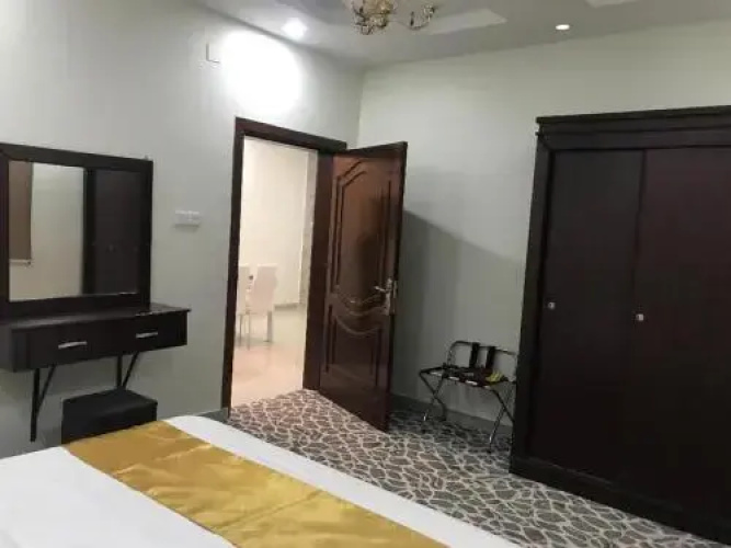 Al Hadeer Suites Hotel