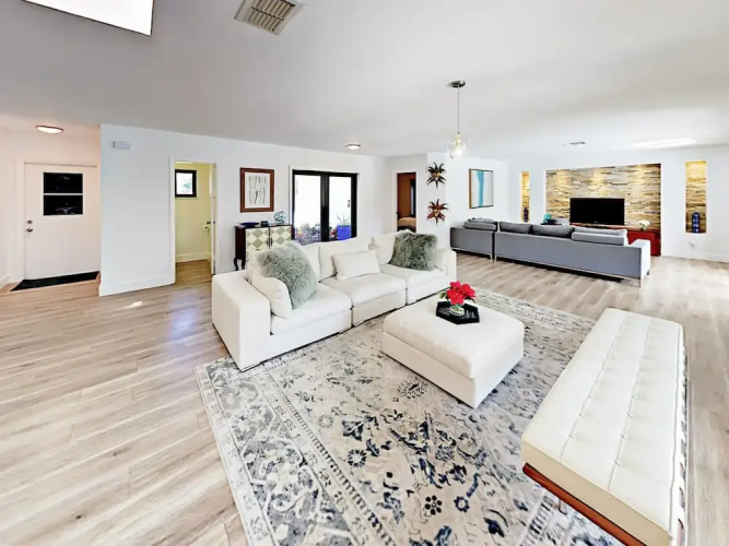 Contemporary - 3 Br Home