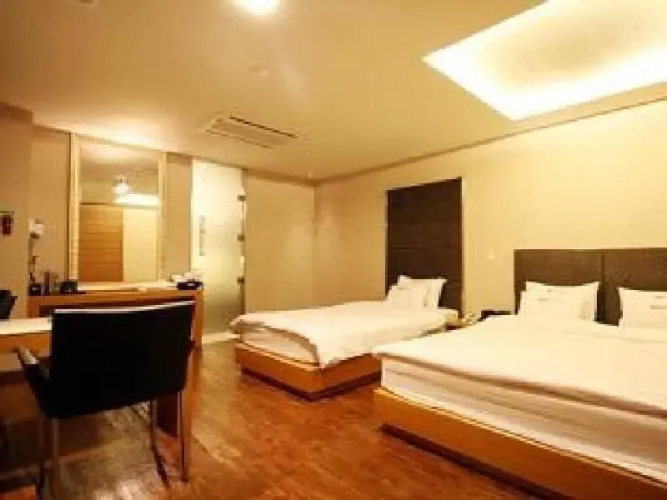 Simple Life Hotel