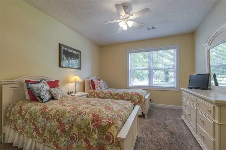 Greenbriar 314 2 Br condo by RedAwning