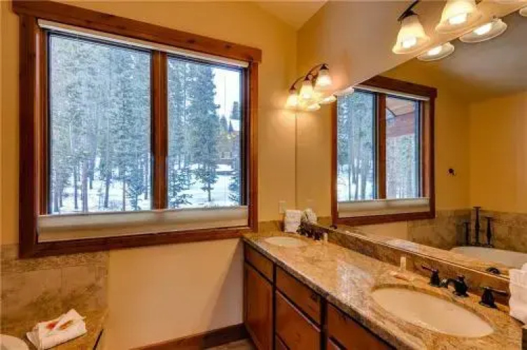 Snowshoe Chalet