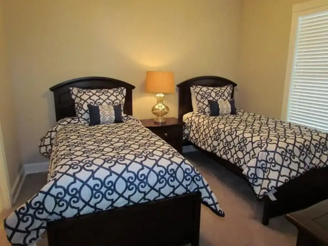 Magnolia Pointe Luster Leaf 4890-301