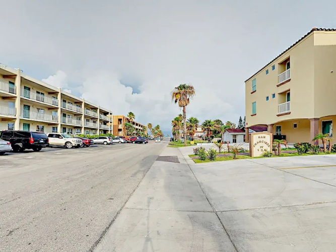 128 E Amberjack Condo Unit 3 - 2 Br condo by RedAwning