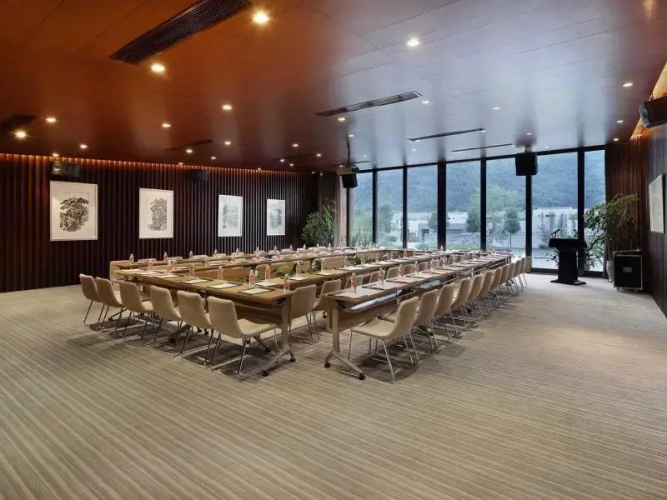 Elite Aqua Hot Spring Villa Hotel