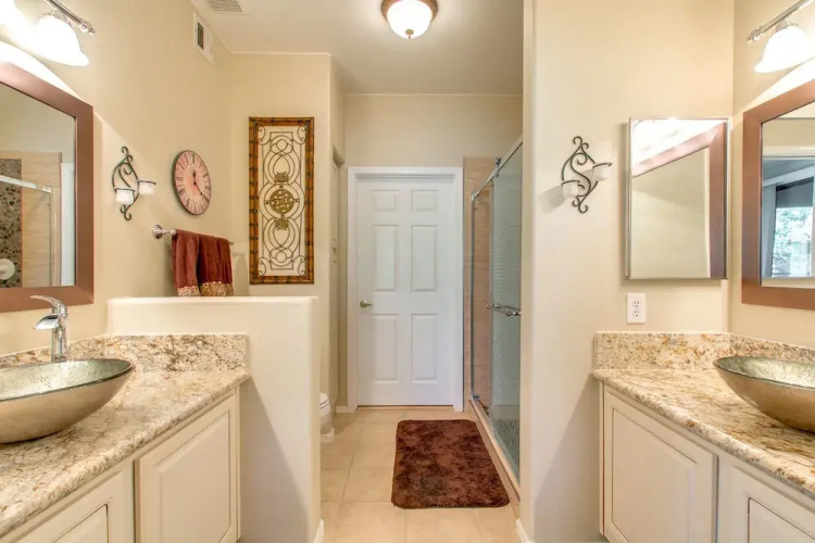100th Street - 2 Br condo by RedAwning