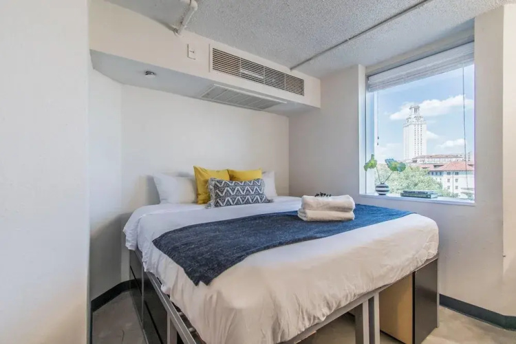 University District Flat + Amenitized Building