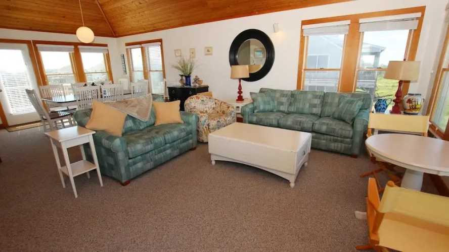 Non-stop Action - 4 Br cottage by RedAwning