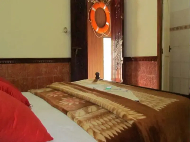 Backwater Retreat Houseboat