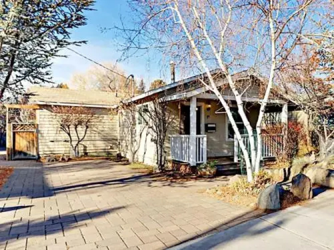 311 NW Riverfront St Home