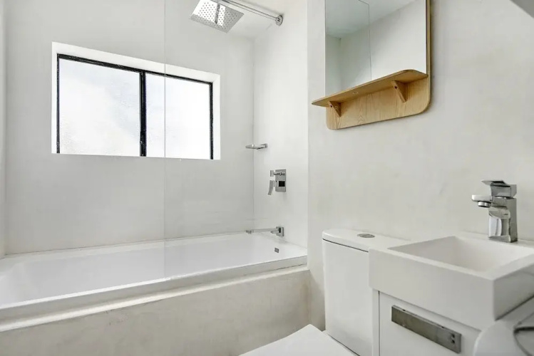 Surfers Paradise Absolute Beachfront Apartment