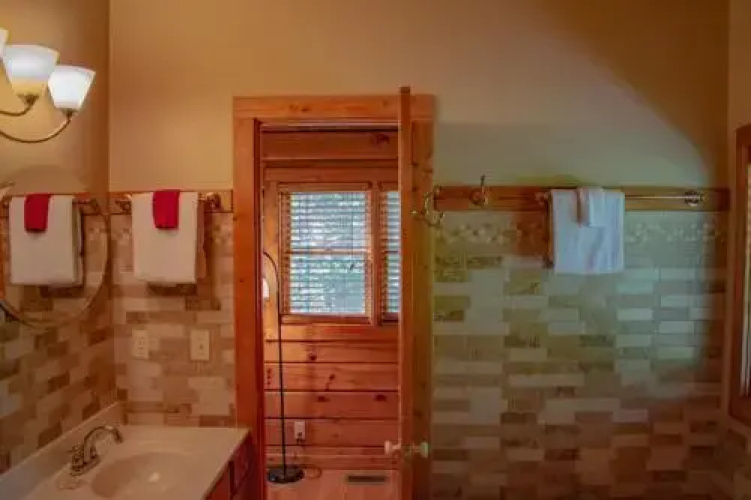 Lil Cabin In The Woods - 3 Br Cabin