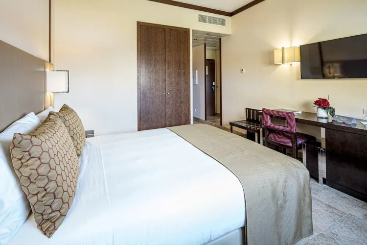 iu Hotel Kuíto