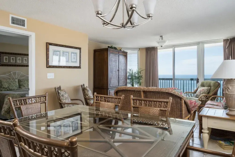 Ashworth - 1601 - 4 Br Condo