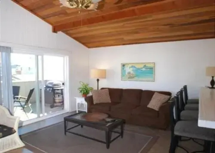 27th St B (68203) - 3 Br townhouse by RedAwning