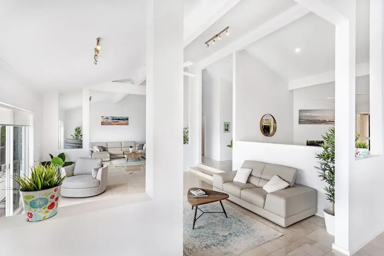 Randall Drive, 64