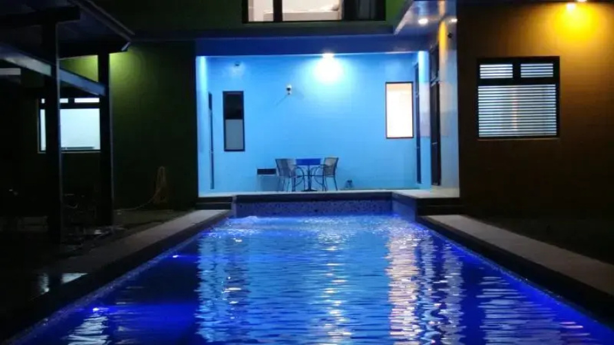 Color Hostel