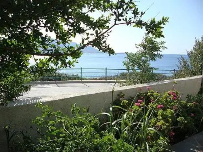 Akrotiri Apartments