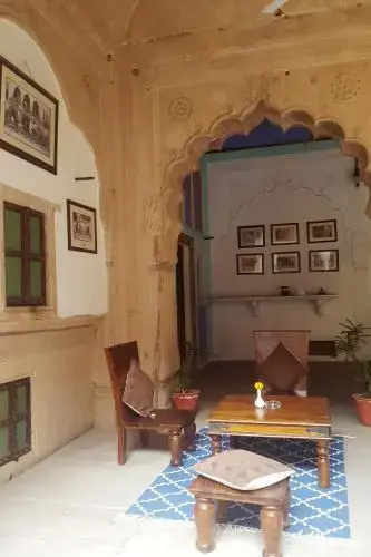 Mahalkhas Palace
