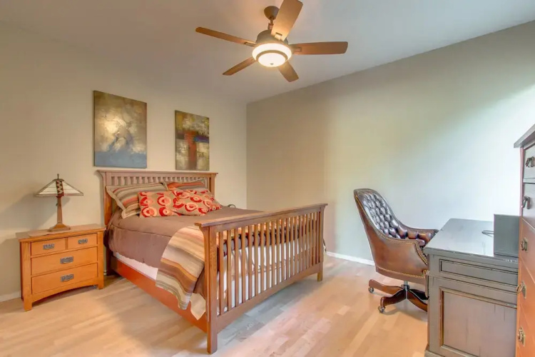 100th Street - 2 Br condo by RedAwning