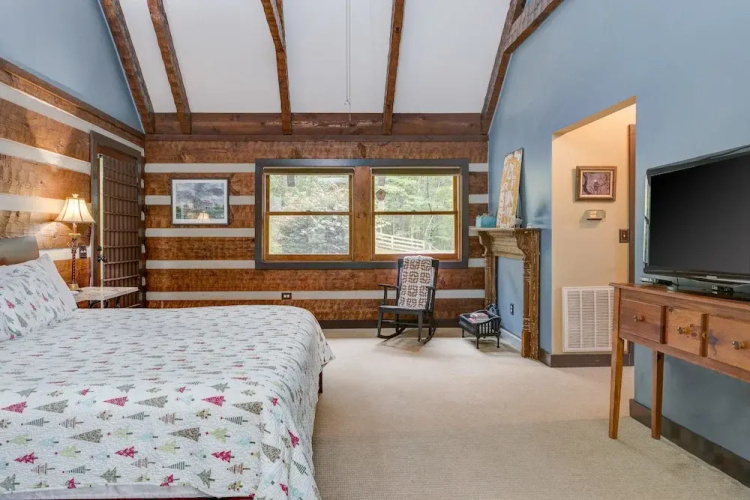2521 Goose Creek Cottage Upper Level