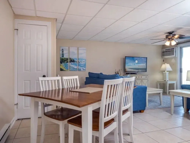 46th St Windjammer 203 2Br Condo