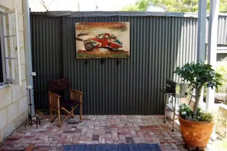 Green Door Cottage and Studio