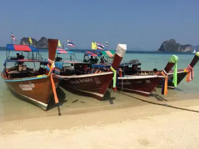 Koh Ngai Camping Restaurant